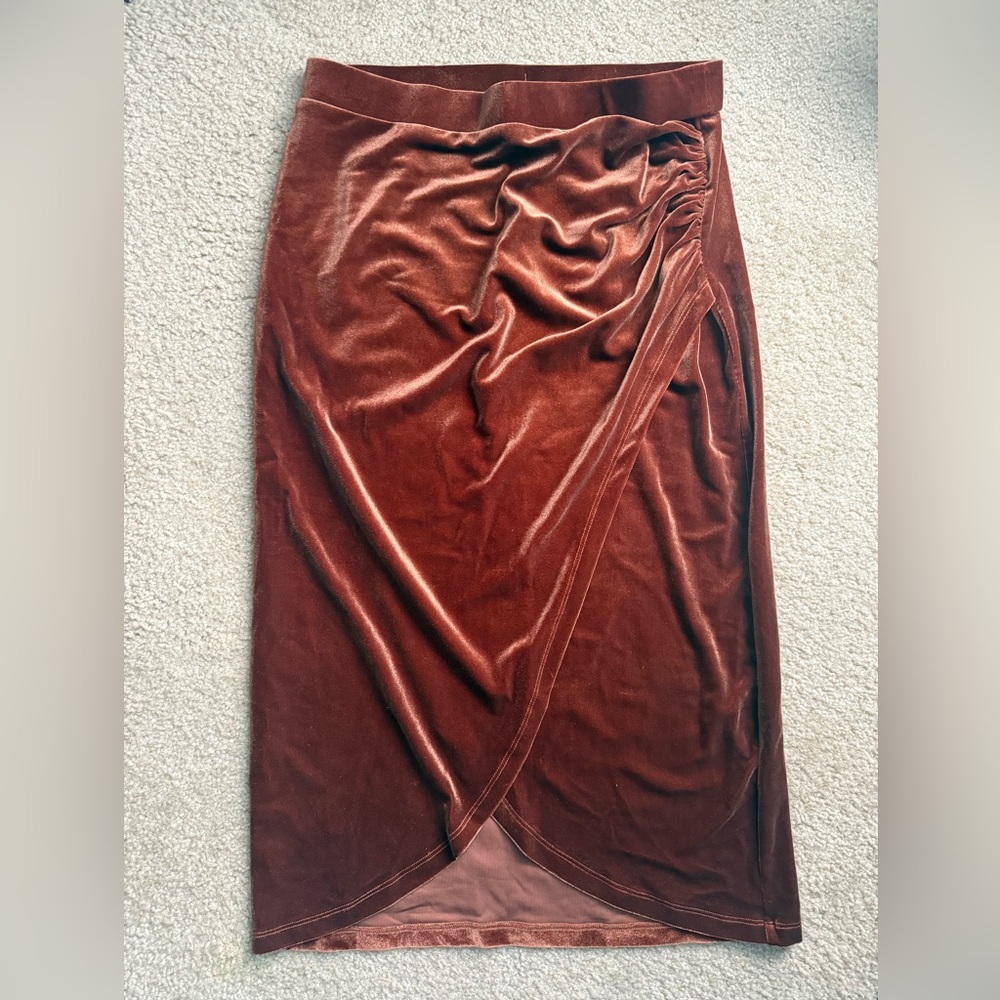 HALARA Velvet Skirt in Rich Brown